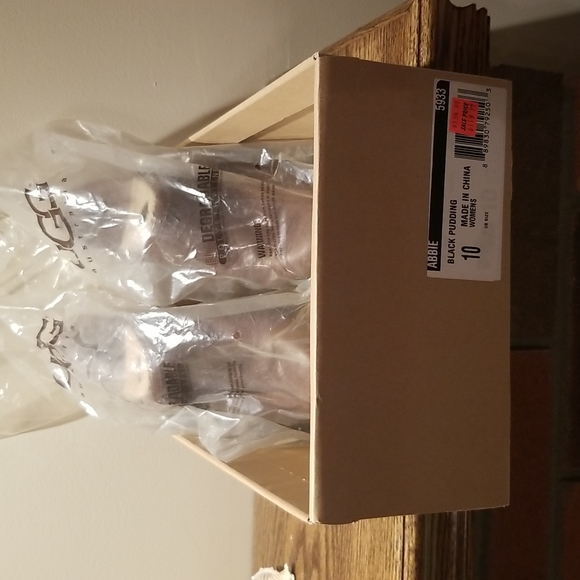 UGG Abbie Clogs - Picture 9 of 11